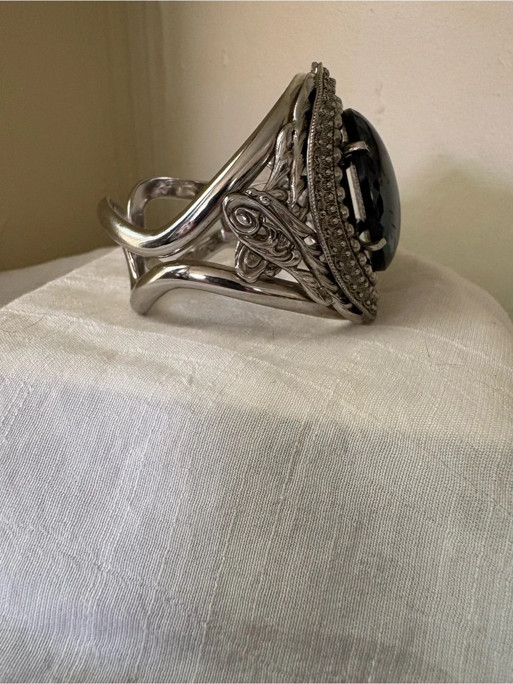 Vintage-Inspired Silver Bracelet with Black Hematite Center